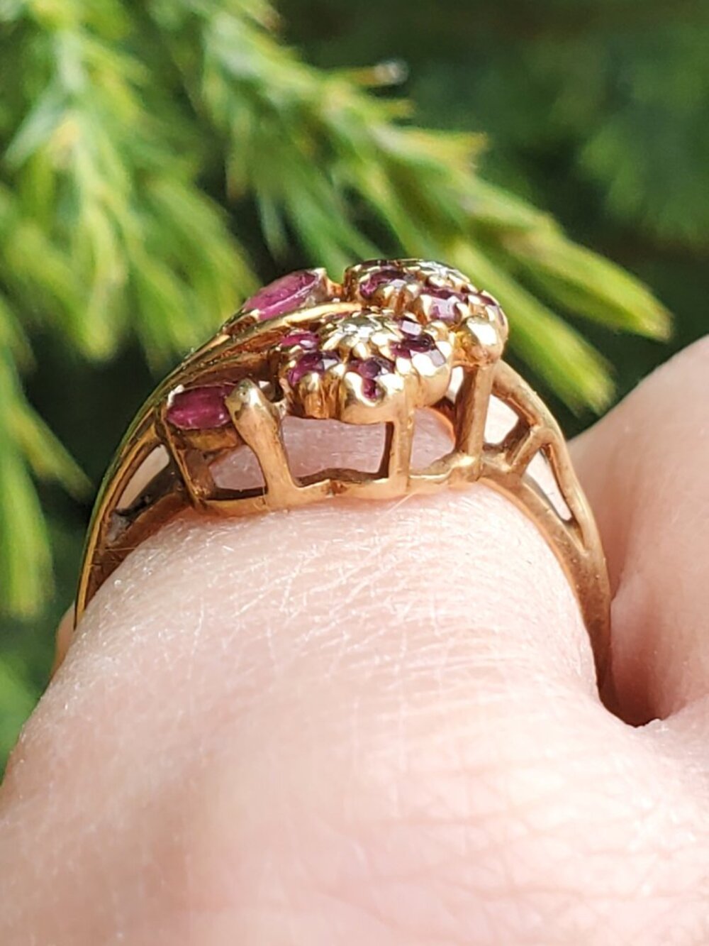 Vintage 10K Yellow Gold Diamond & Rhodolite Garnets Floral Bypass Ring Size 7 - Picture 6 of 13